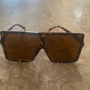 Selling my sun glasses. They never been worn.